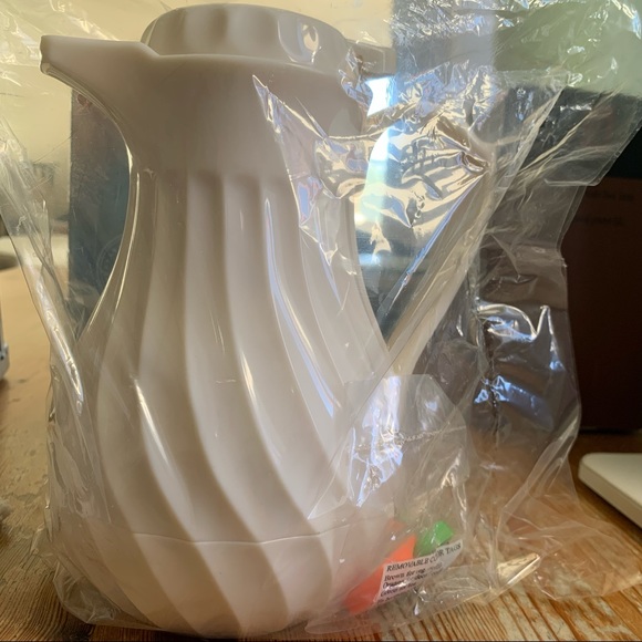 Connoisserve™ Coffee Carafe, 20 oz. - Picture 5 of 6